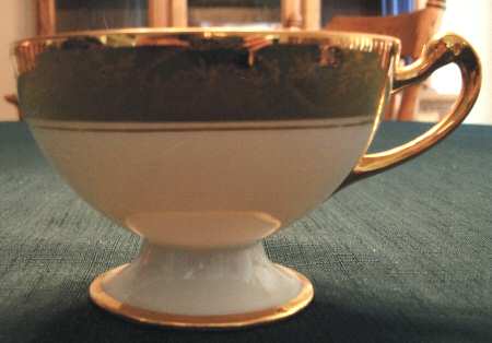 HUT2324 Footed Cup