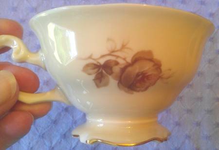 HUT2343 Footed Cup