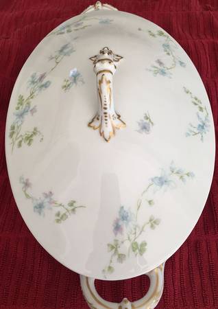 H4592 Oval Covered Vegetable