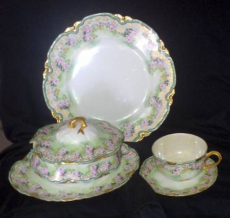H4686 Gravy Boat w/Attached Underplate & Lid