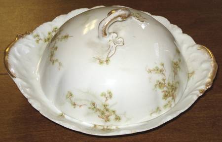 H4689 Round Covered Butter