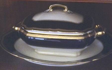 8409B (Scalloped) Rectangular Tureen & Lid