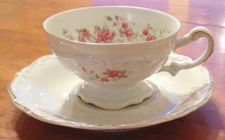 HEJ193 Footed Cup & Saucer Set