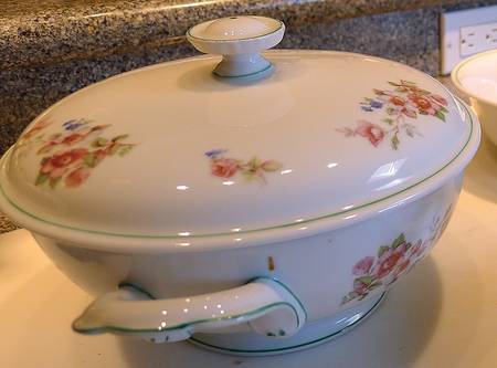 HUT2367 Round Covered Vegetable