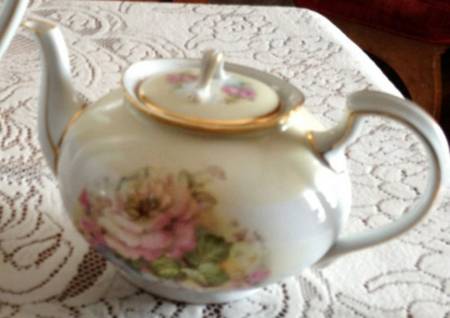HC1361 Teapot & Lid