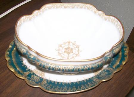 H4881 Gravy Boat with Attached Underplate