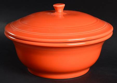 Fiesta Poppy (Intro 2014) 2 Qt Round Covered Casserole (MB 9 Base)