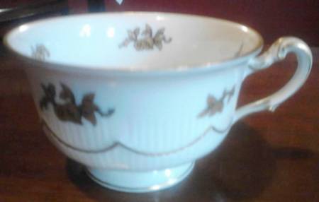 HUT2373 Footed Cup