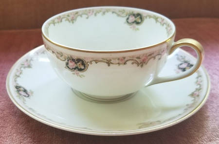 H4909 Flat Cup & Saucer Set