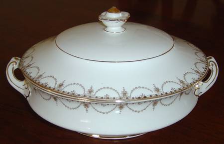 Leyden Round Covered Vegetable