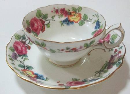 14897 Footed Cup & Saucer Set