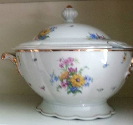 HUT2383 Tureen &  Lid