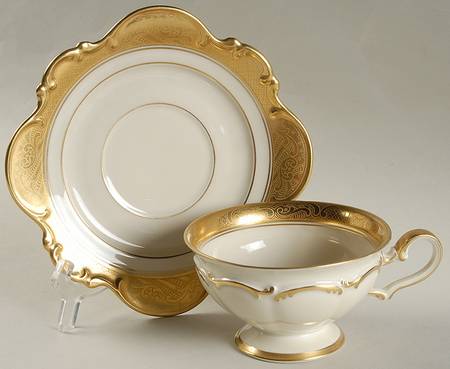 5766 Footed Cup & Saucer Set
