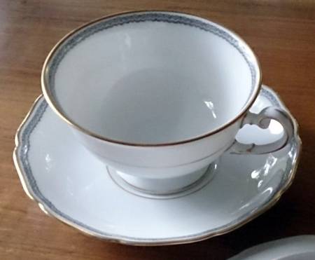 HUT3324 Footed Cup & Saucer Set