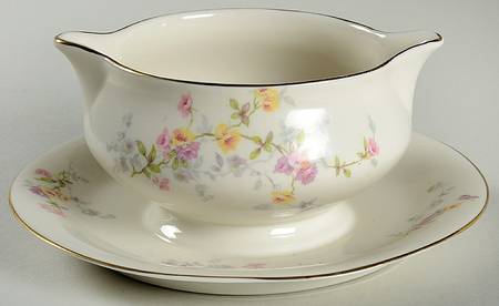 H4716 Gravy Boat with Attached Underplate