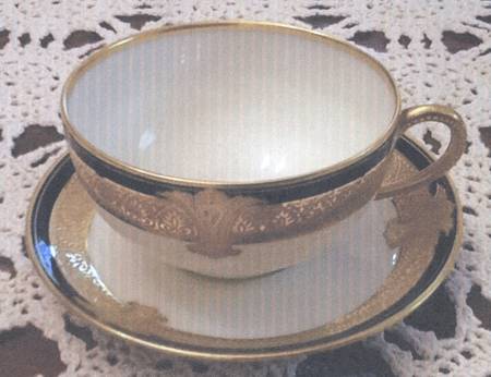 H4926 Flat Cup & Saucer Set