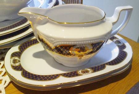HEP112 Gravy Boat & Underplate