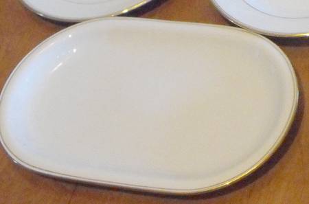 HUT3328 12" Oval Serving Platter