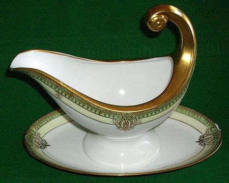 HUT2398 Gravy Boat with Attached Underplate
