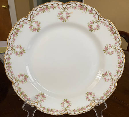 H4945 Luncheon Plate