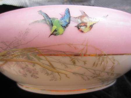 Meadow Visitors (Blank 211, Pink Band) Round Vegetable No Lid