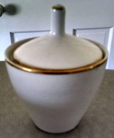 0187 Sugar Bowl & Lid