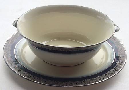 K524 Gravy Boat with Attached Underplate