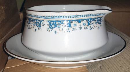 Biscayne Gravy Boat with Attached Underplate