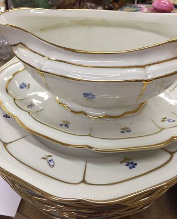 HUT3350 Gravy Boat with Attached Underplate