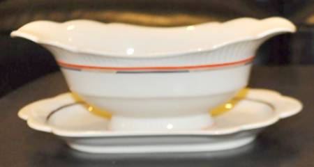 HC1434 Gravy Boat with Attached Underplate