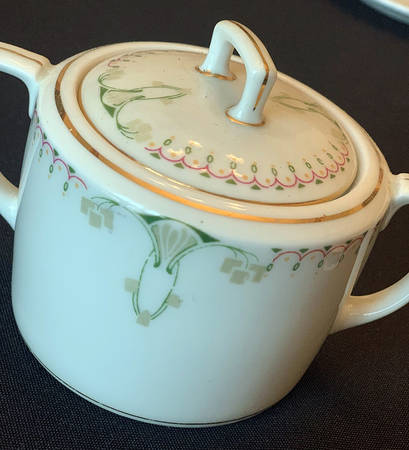 HUT3352 Sugar Bowl & Lid