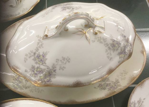 HJF3 Gravy Boat w/Attached Underplate & Lid