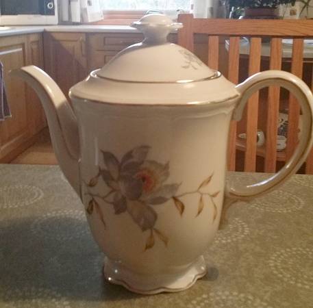 1429 Coffee Pot & Lid