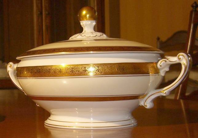10786 Round Covered Vegetable