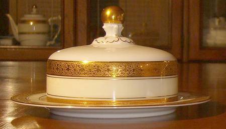 10786 Round Covered Butter
