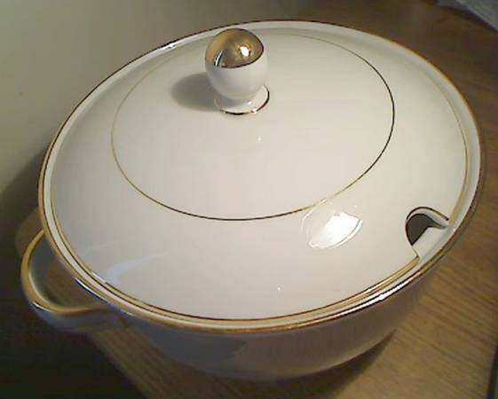 HUT3363 Tureen &  Lid