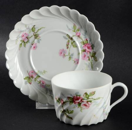 Sylvia White (Torse Shape, No Trim) Flat Cup & Saucer Set