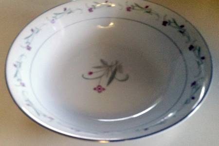 Roberta 9" Round Vegetable Bowl