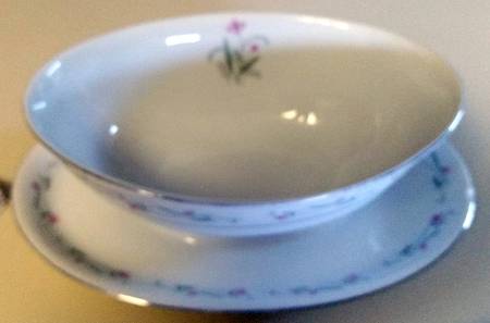 Roberta Gravy Boat with Attached Underplate