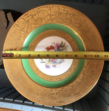 HUT2466 Service Plate (Charger)