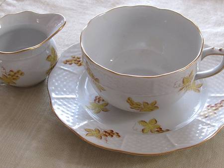 HER88 Flat Cup & Saucer Set