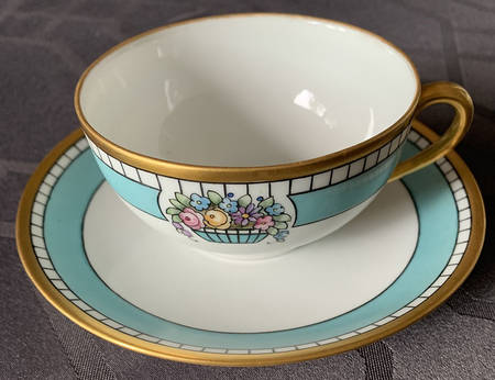 HC1518 Flat Cup & Saucer Set