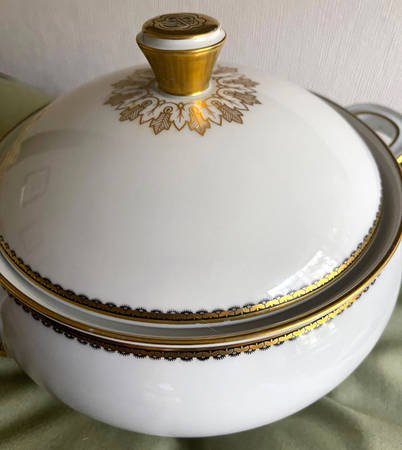 4474A Round Covered Vegetable
