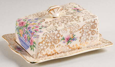 4701 Cheese Dish with Lid (Wedge)