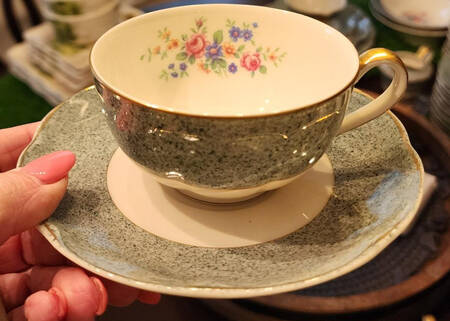 H5109 Footed Cup & Saucer Set