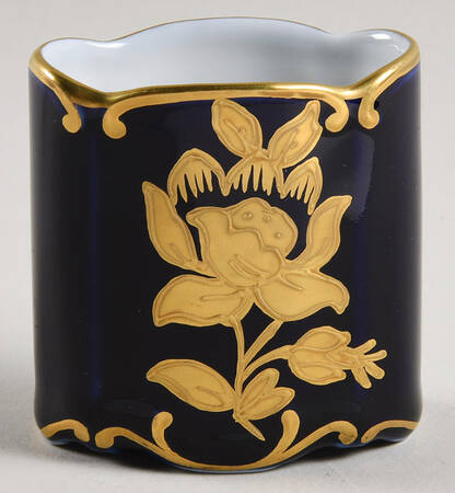 1105 Oval Cigarette Holder
