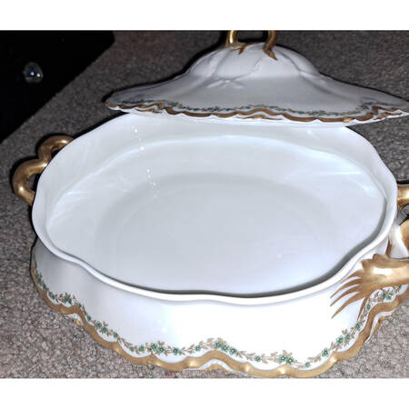 21357 Round Covered Vegetable