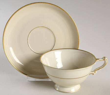 HC1611 Footed Cup & Saucer Set