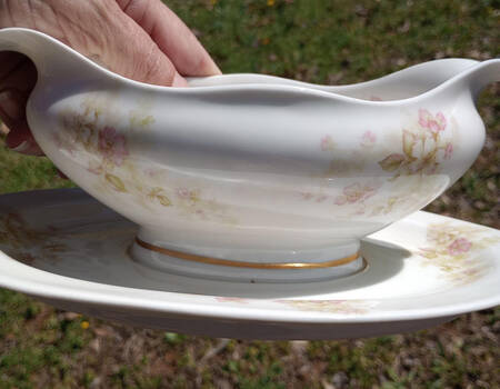 Sch1172-7 Gravy Boat with Attached Underplate