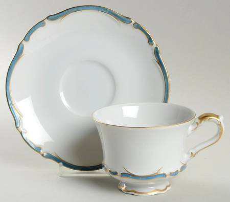 Baroness Footed Cup & Saucer Set